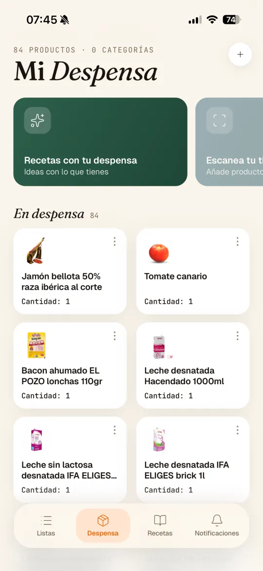 Pantalla «Mi Despensa» con los productos guardados y su cantidad, y un acceso a recetas con lo que tienes